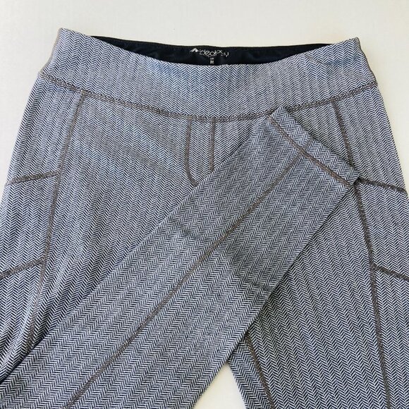 ✨2/$20✨ Ideology Print Grey Leggings Medium - Picture 6 of 8